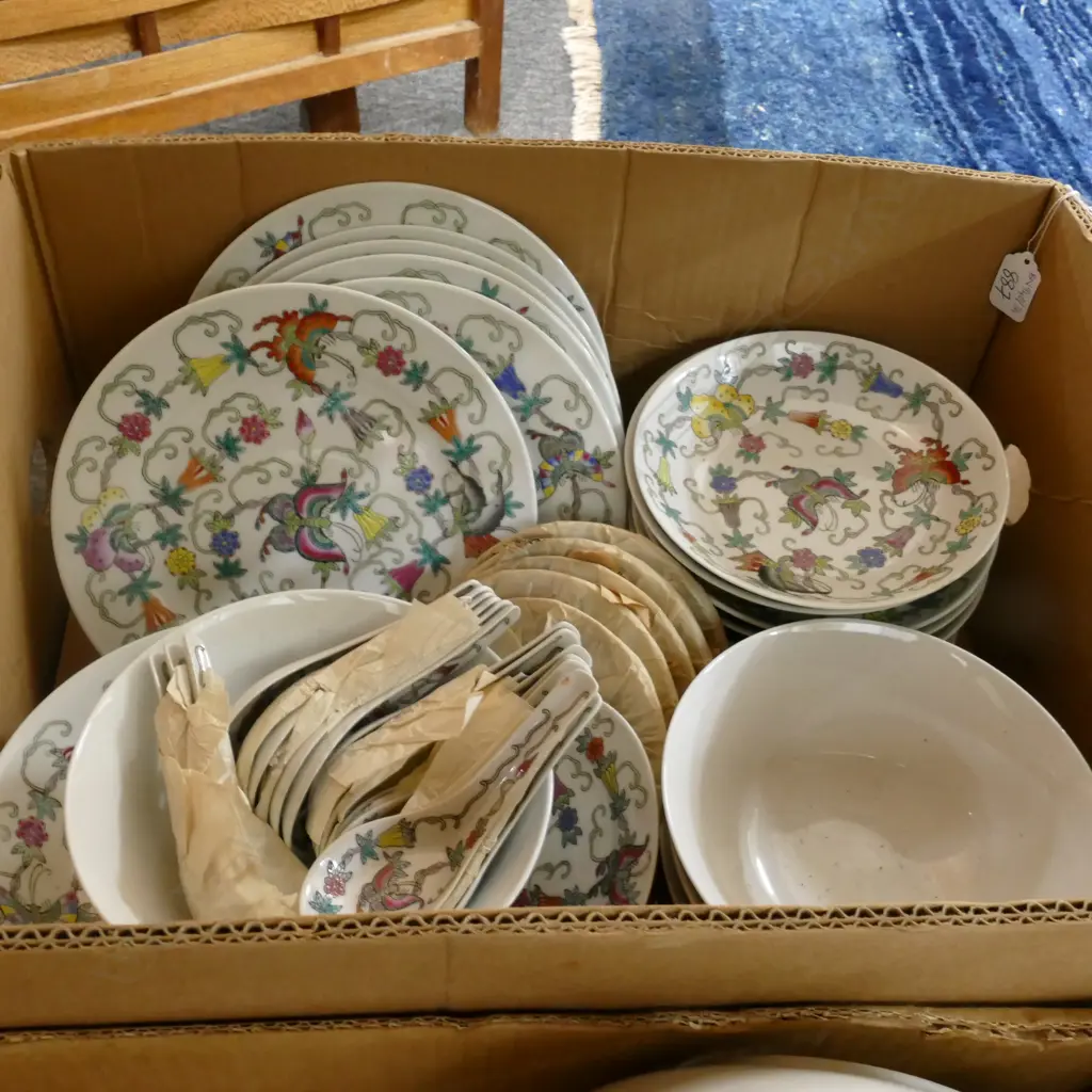 BOX LOT ORIENTAL DINNERSET ETC  Image 1++