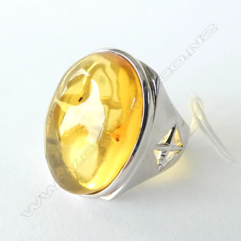 SILVER MOUNTED LGE AMBER INSECT RING Image 1++