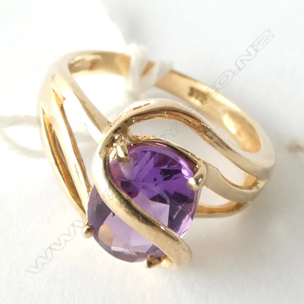 9CT GOLD & PURPLE STONE RING 3.0 GRAMS Image 1++