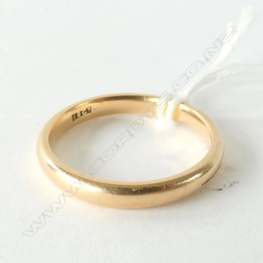 18CT WEDDER RING 4.9 GRAMS Image 1++
