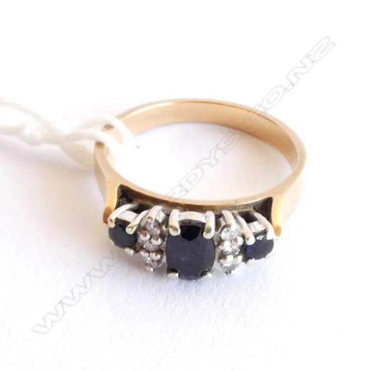 9ct GOLD SAPPHIRE  (CREATED ??) & DIAMOND RING Image 1++