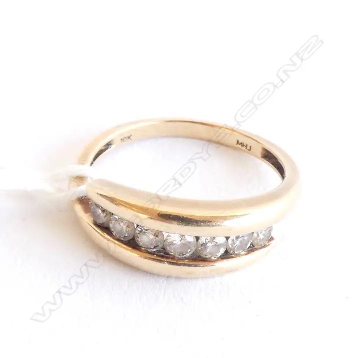 10ct 7 STONE DIAMOND BAND Image 1++