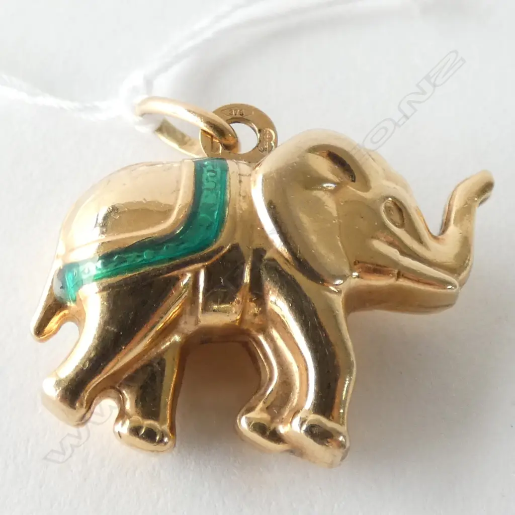 9CT GOLD & ENAMEL ELEPHANT CHARM, L. 22mm. 4.1gms Image 1++