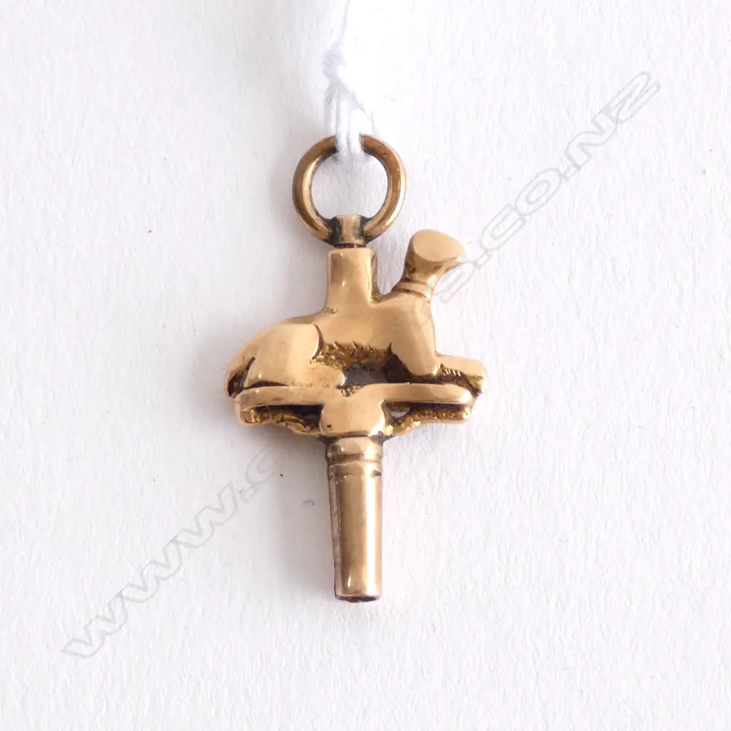 GEO III 15CT GOLD HOUND FORM WATCH KEY WORN Image 1++