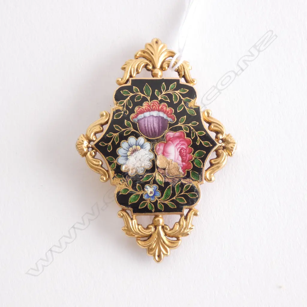 UNMARKED GOLD & ENAMEL BROOCH (faulted) 6gms Image 1++