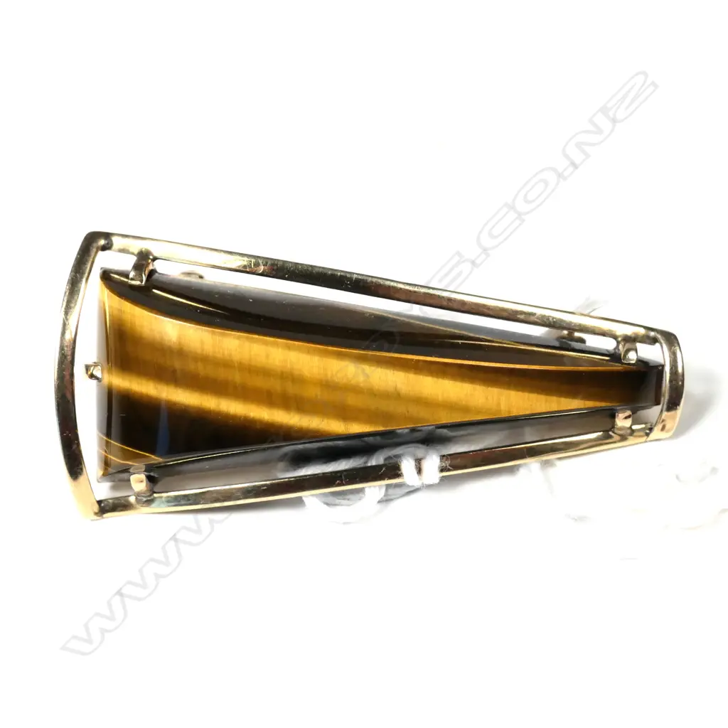 9CT GOLD FRAMED TIGERS EYE BROOCH L.57mm. 15.2gms Image 1++