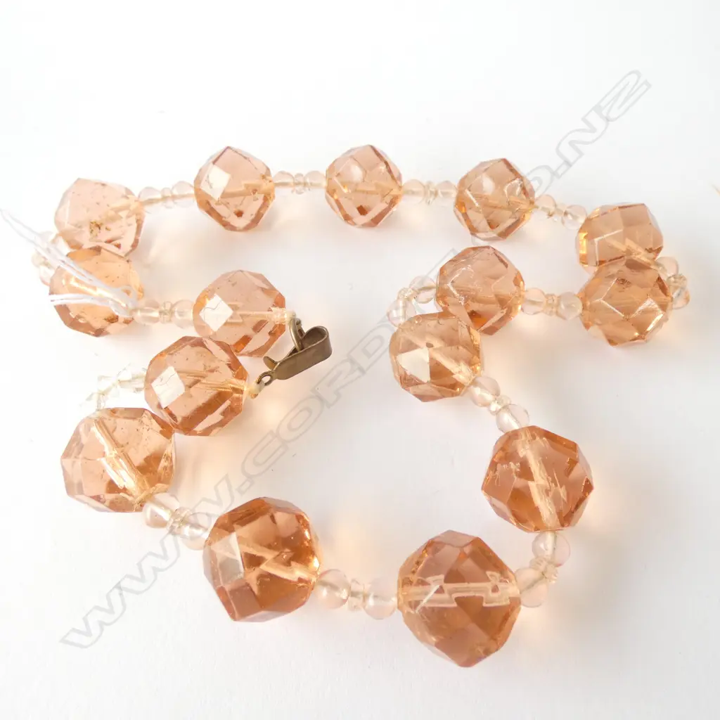 VINTAGE CHUNKY GLASS BEAD NECKLACE PEACH TONE Image 1++