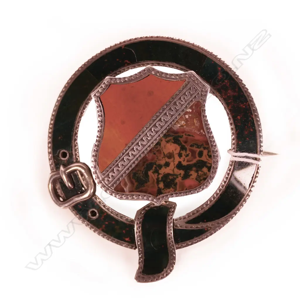 SCOTTISH SILVER AND AGATE BROOCH Image 1++
