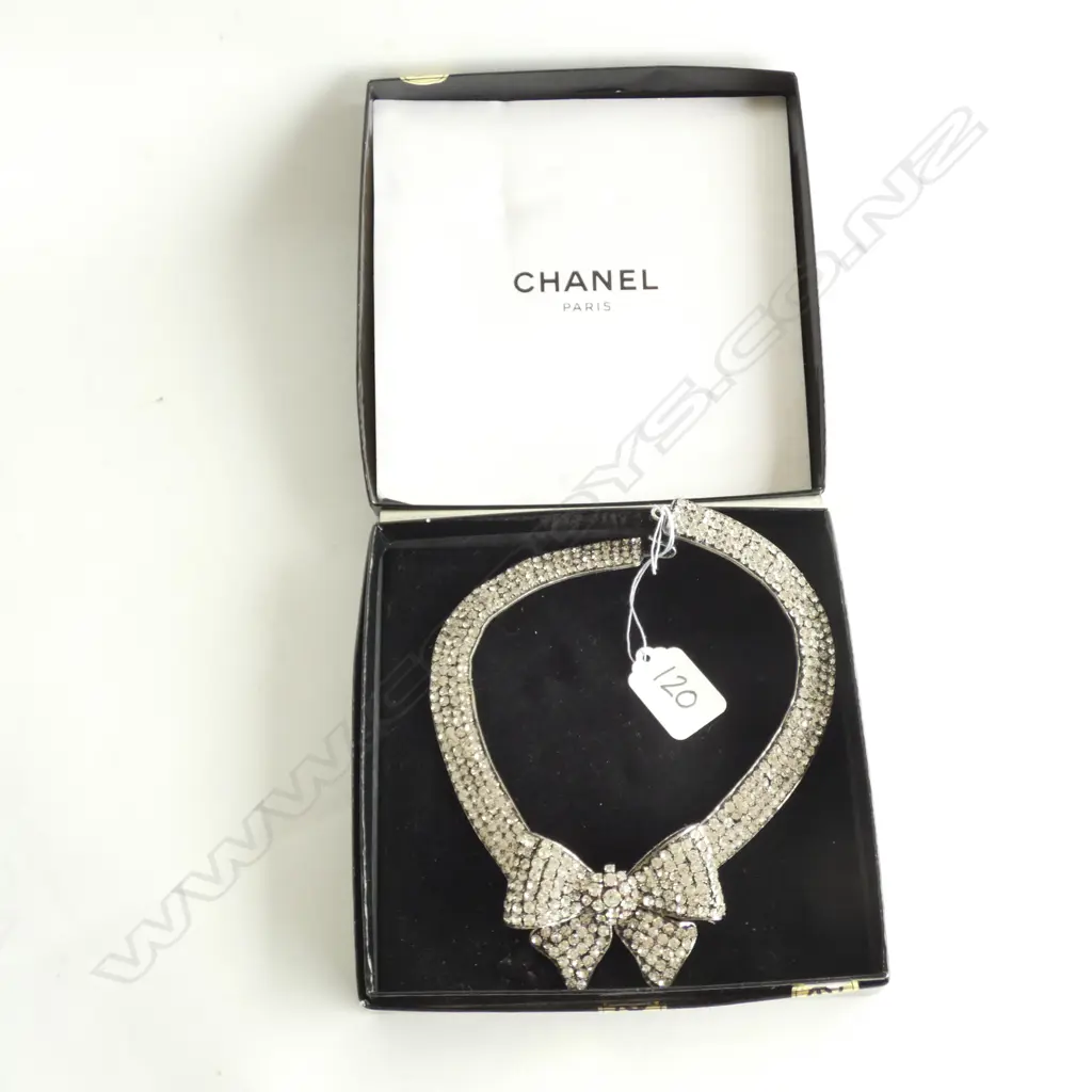 CHANEL COSTUME PASTE NECKACE IN ORIG. CASE Image 1++