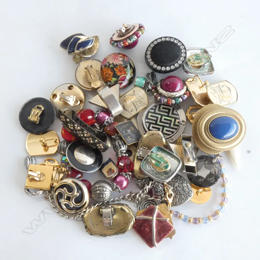 COLLECTION COSTUME JEWELLERY  Image 1++