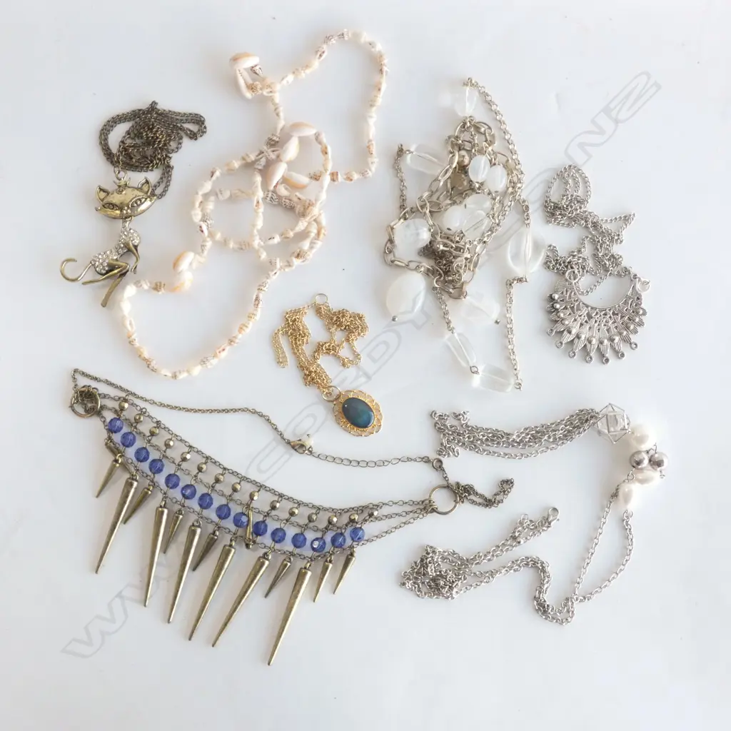 BAG ASSORTED GOOD COSTUME JEWELLERY Image 1++