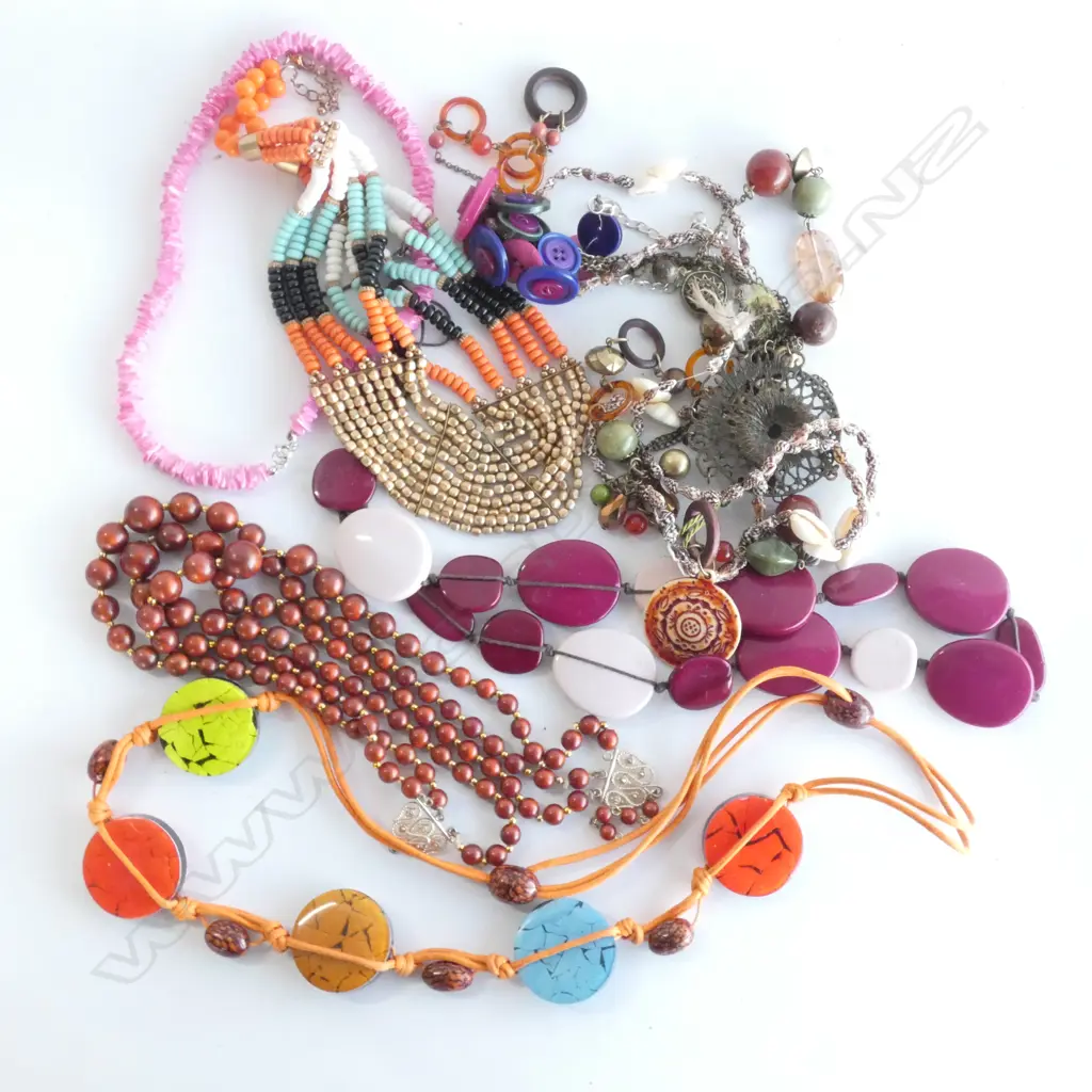 LG BAG ASSORTED COSTUME JEWELLERY Image 1++
