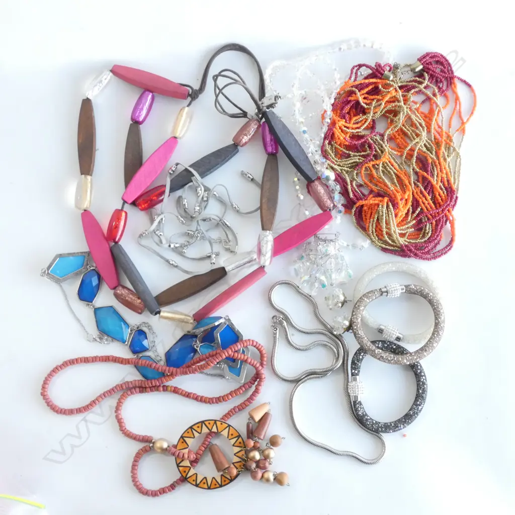 LG BAG ASSORTED GOOD COSTUME JEWELLERY Image 1++