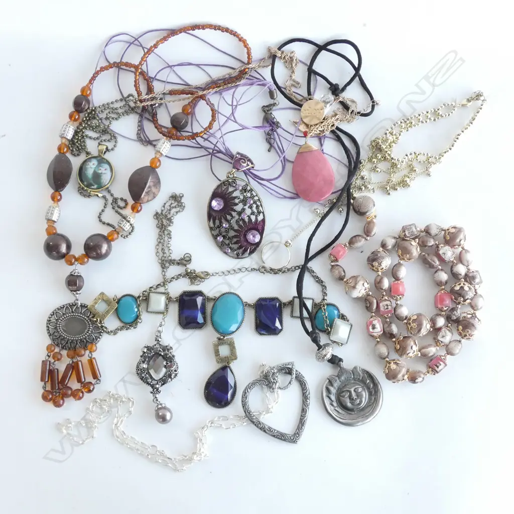 BAG ASSORTED QUALITY COSTUME JEWELLERY  Image 1++