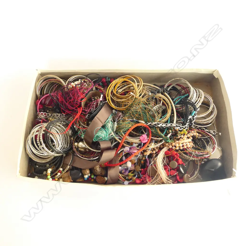 TRAY ASST. COSTUME JEWELLERY  Image 1++
