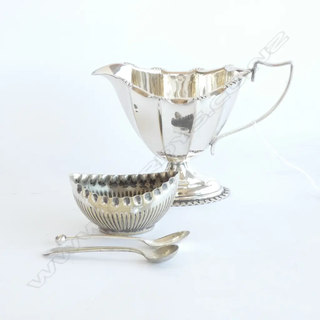 GEORGIAN STYLE SILVER PLATE CREAM JUG/A SALT/2 SPOONS Image 1++
