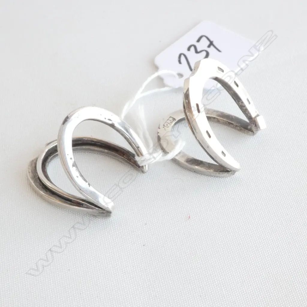 PR ORR INDIAN SILVER HORSE SHOE MENU HOLDERS  Image 1++