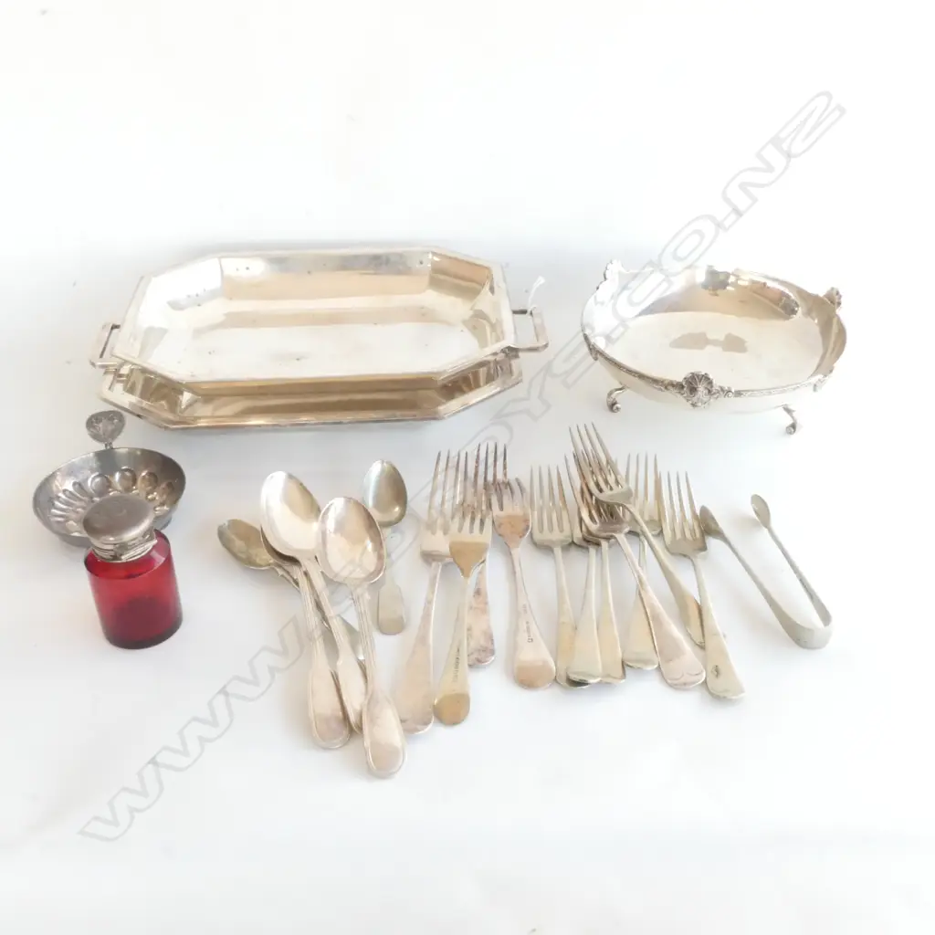 CONTAINER OF EP CUTLERY RUBY GLASS SCENT ETC Image 1++