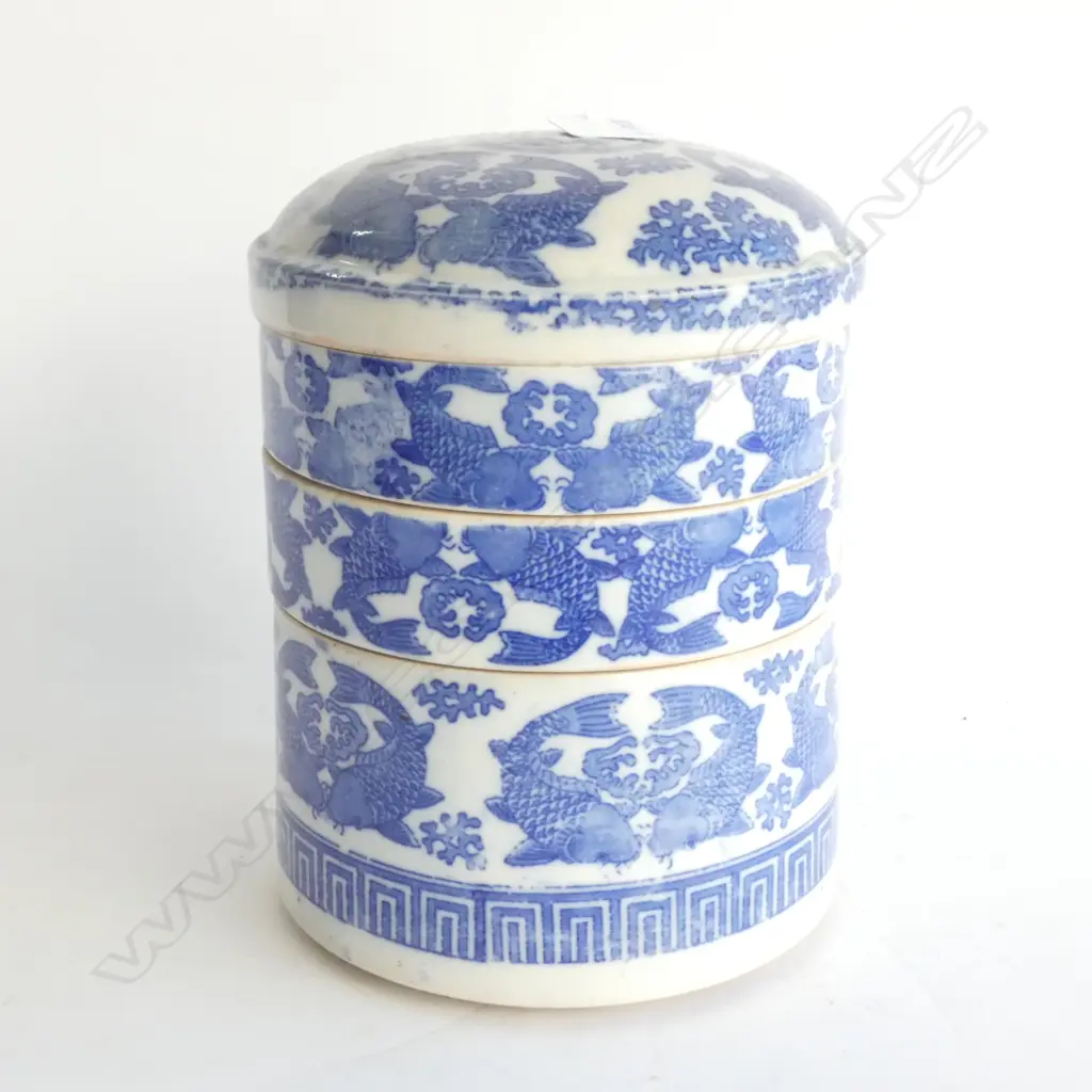 JAPANESE TWIN FISH LIDDED FOOD CONTAINER 3 CIRCULAR SECTIONS  Image 1++