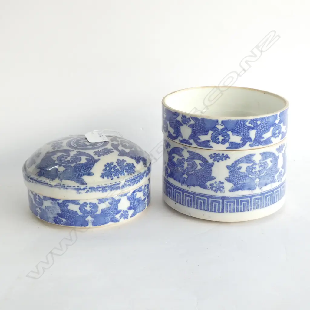 JAPANESE TWIN FISH LIDDED FOOD CONTAINER 3 CIRCULAR SECTIONS  Image 1++