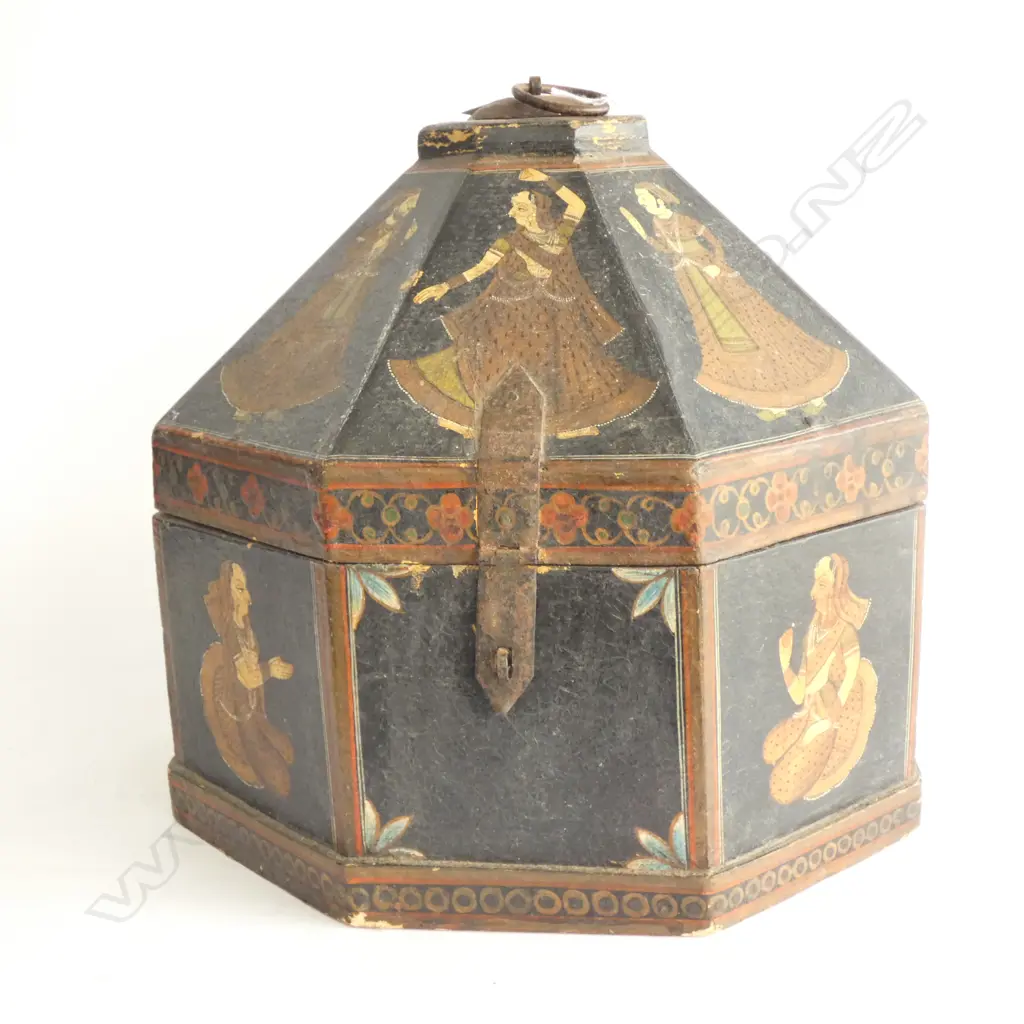 19thC OCTAGONAL INDIAN HAT BOX PAINTED WITH FIGURES Image 1++
