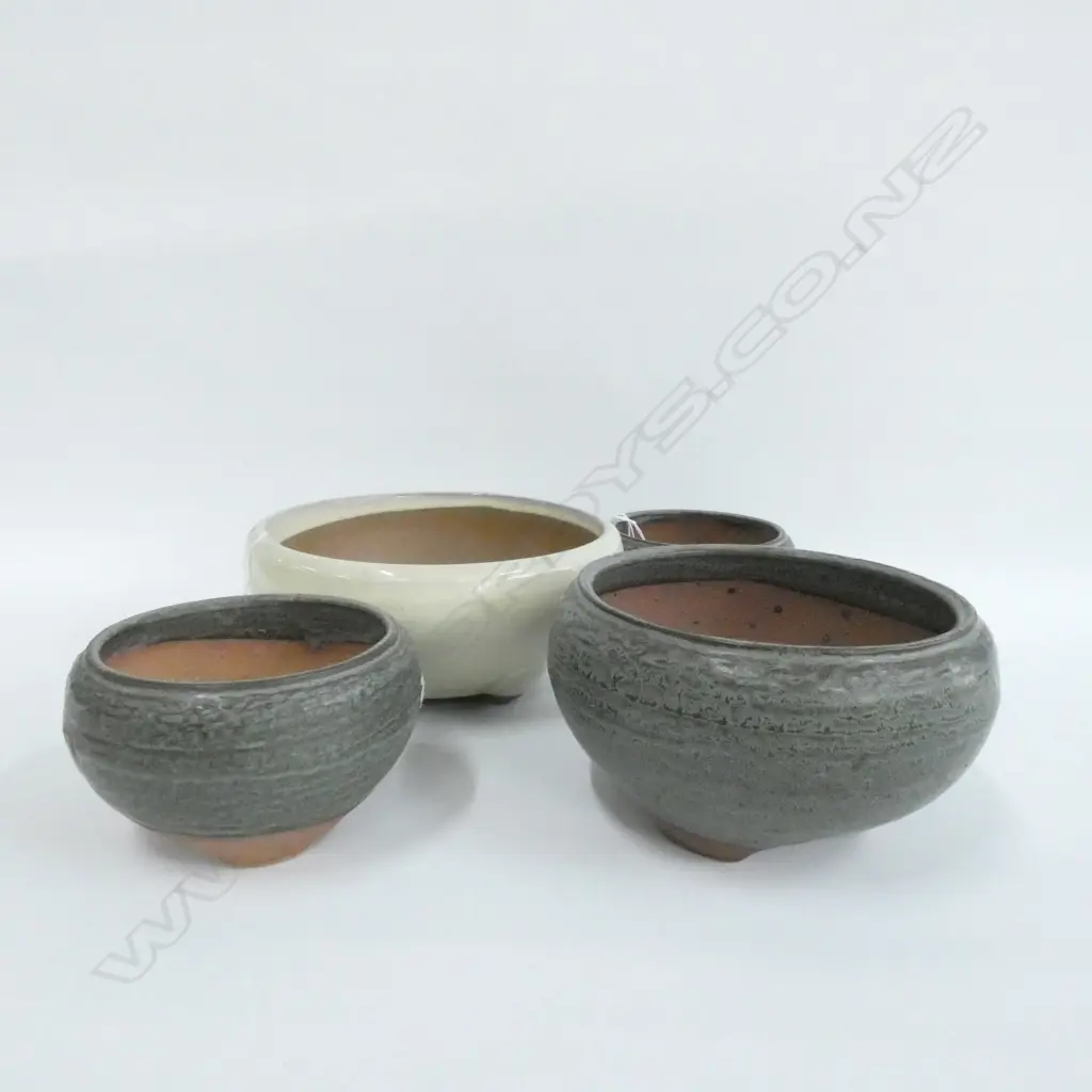 FOUR ROUND BONSAI POTS, LARGEST DIA. 190MM Image 1++