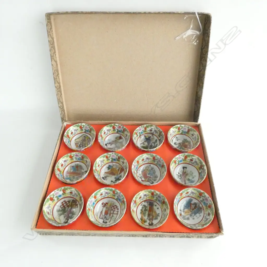 12 BOXED FAMILLE ROSE TEA BOWLS L 220 MM Image 1++