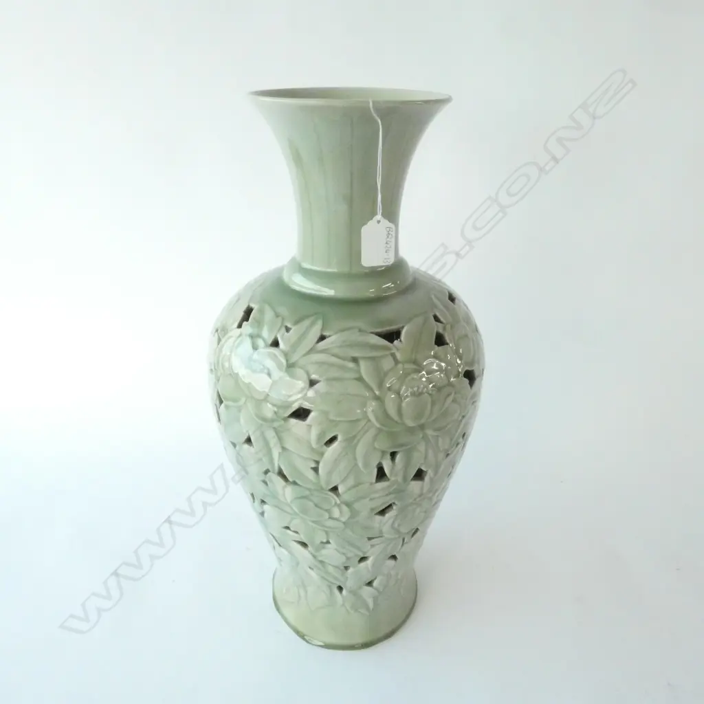 LG KOREAN RETICULATED CELADON FLOOR VASE, H. 540MM Image 1++