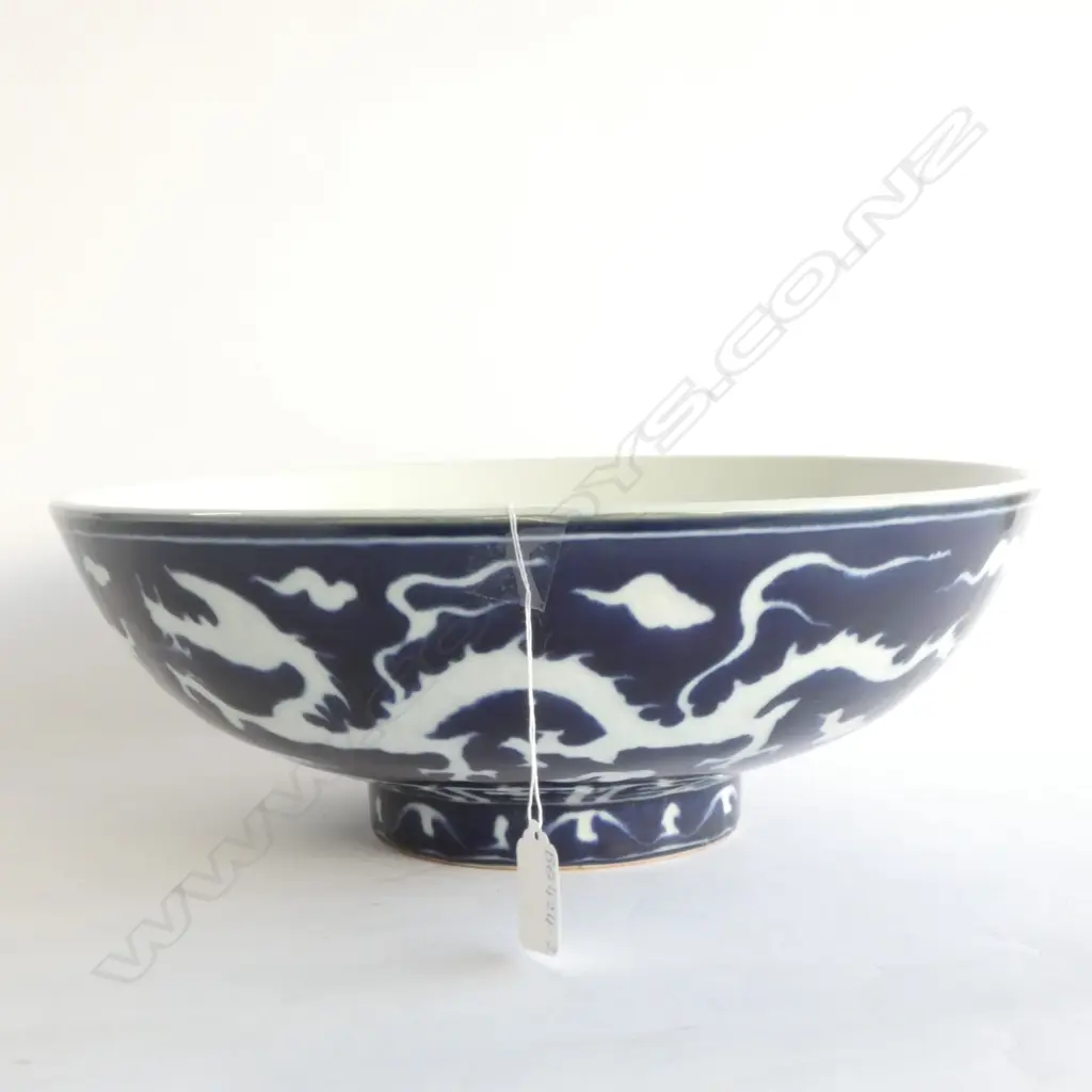 LG ORIENTAL DARK BLUE & WHITE BOWL, DRAGONS & CLOUDS; DIA. 350MM Image 1++