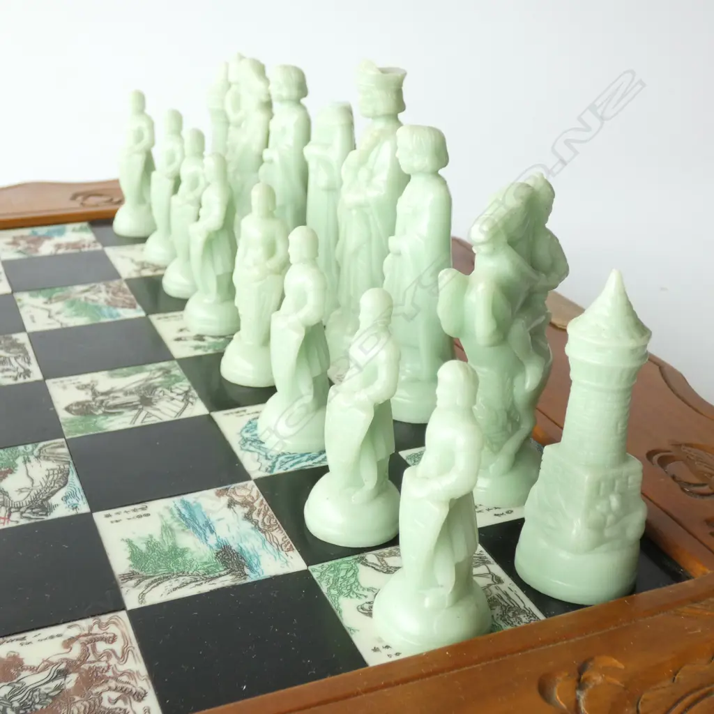 ORIENTAL CHESS SET, COMPLETE, 3 RESIN PCES AF Image 1++
