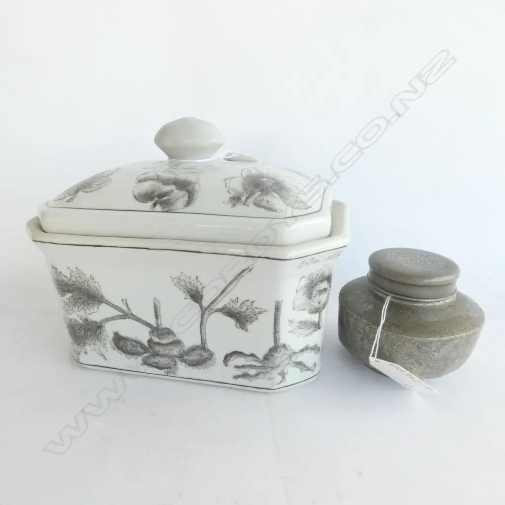 ORIENTAL PORCELAIN LIDDED DISH (185X130X 150MM) & PEWTER TEA CADDY H. 70MM Image 1++