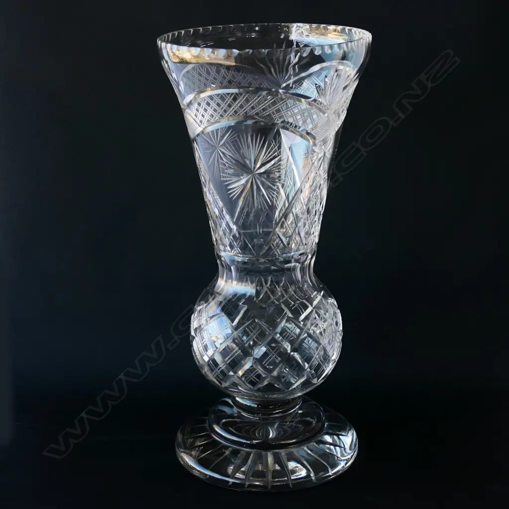 LG STUART CRYSTAL VASE, H. 410MM. CHIP TO TOP RIM Image 1++