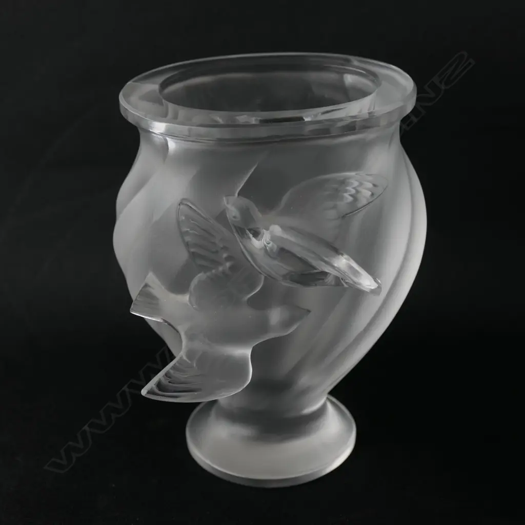 RENE LALIQUE DOVE VASE, ETCHED TO BASE, H. 130MM small wing tip chip Image 1++