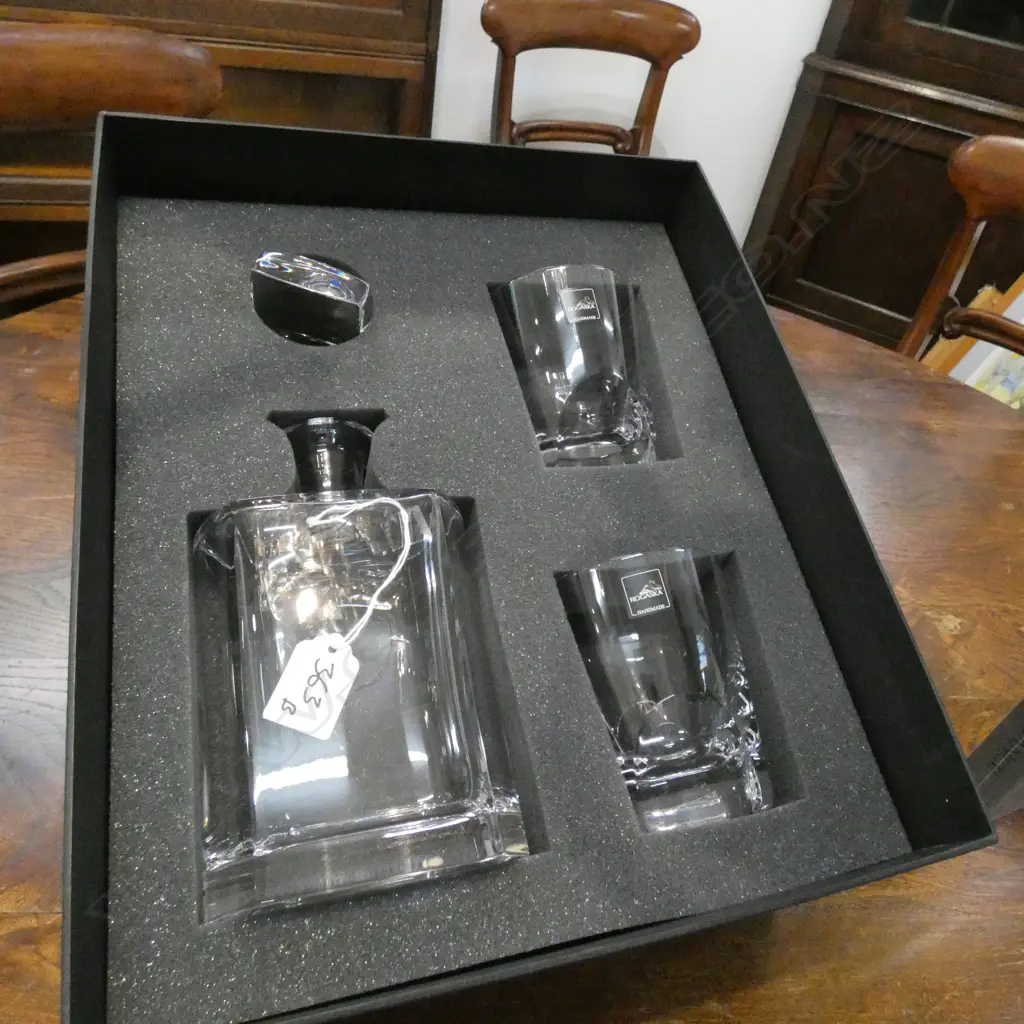 ROGASKA CRYSTAL DECANTER & 2 TUMBLER SET BOXED  Image 1++