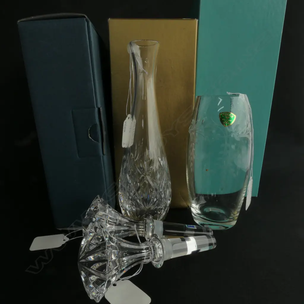 TIFFANY GLASS VASE (H. 210MM) KUSAK CUT GLASS TUMBLER, PR WATERFORD GLASS WINE STOPPERS Image 1++