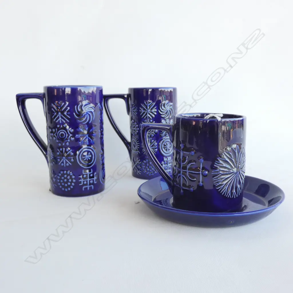 3 PORTMEIRION TOTEM CUPS + 1 BLUE SAUCER Image 1++