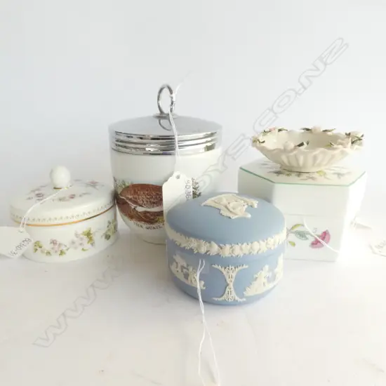 Lidded boxes