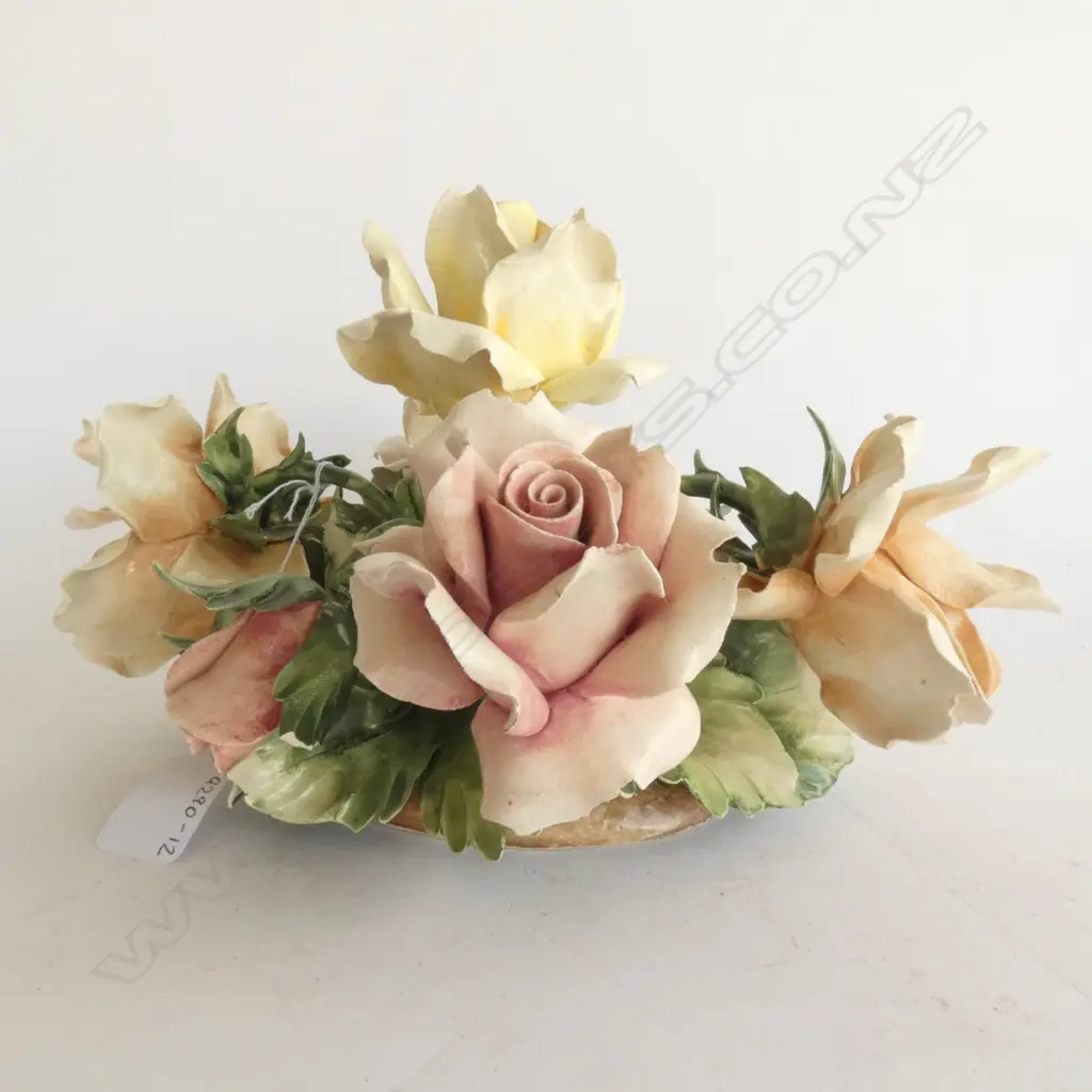 LARGE CAPODIMONTE PORCELAIN FLOWER ARRANGEMENT, W. 270MM H. 160MM Image 1++