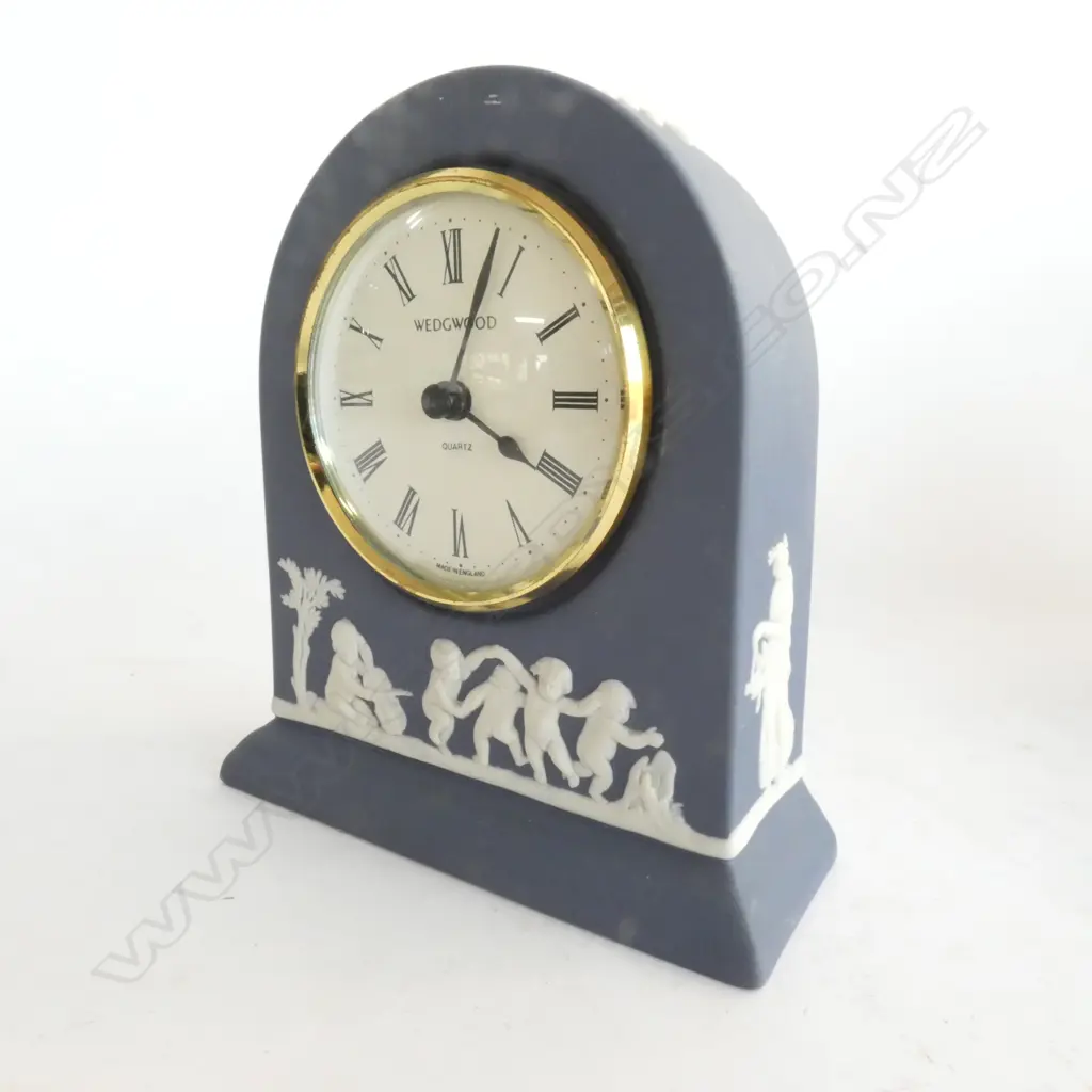 WEDGWOOD COBALT BLUE JASPERWARE SM MANTLE CLOCK, H. 120MM Image 1++