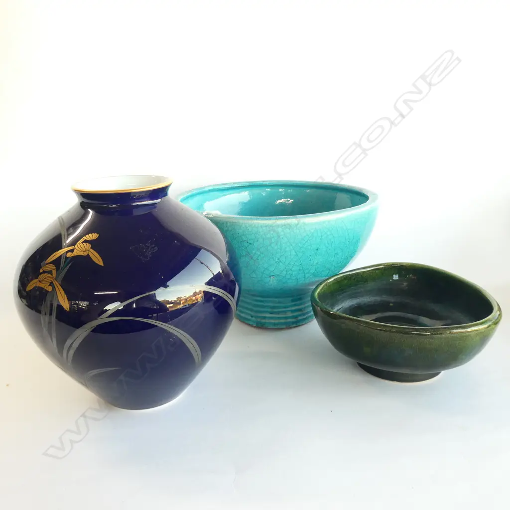 3 CONTEMPORARY CERAMIC PCES LARGEST 235MM DIA Image 1++