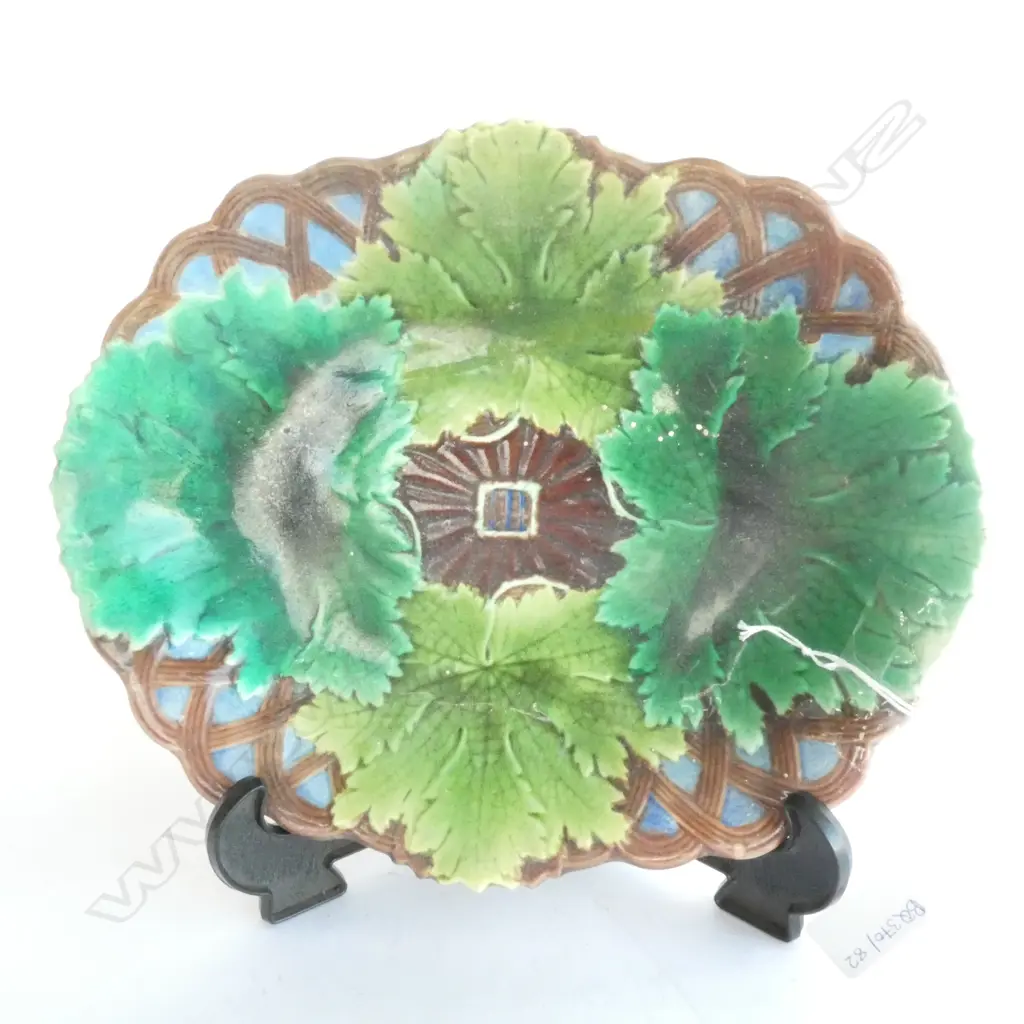 WEDGWOOD MAJOLICA LEAF DISH L.280mm AF Image 1++