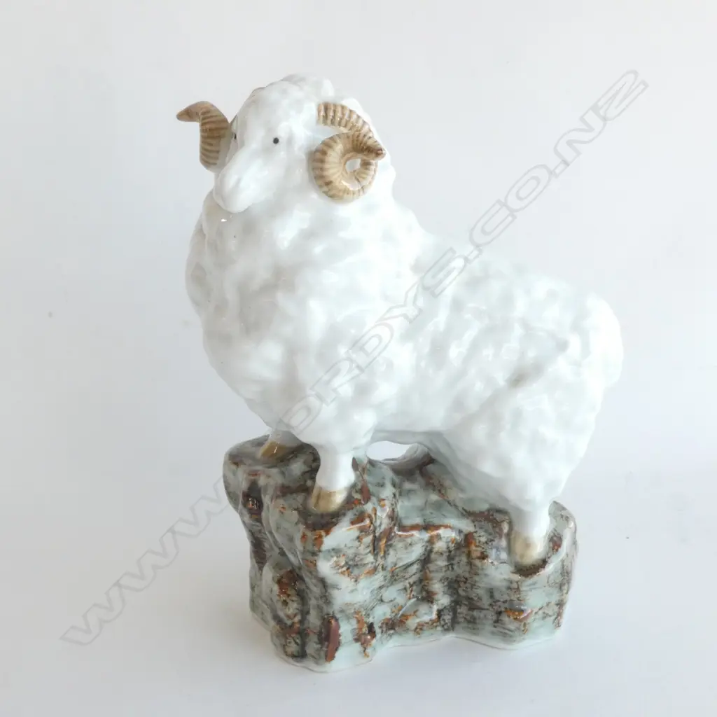 HIGH COUNTRY PORCELAIN RAM H. 210MM Image 1++