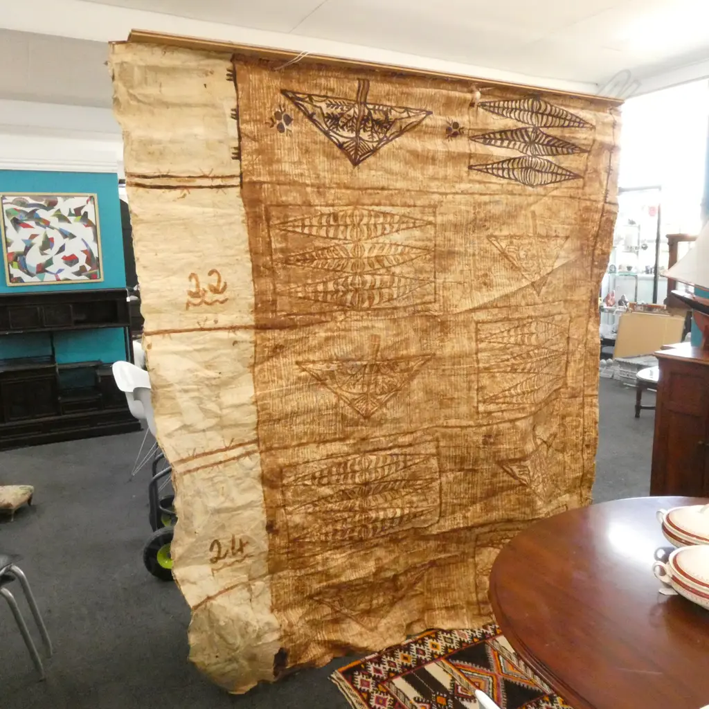 TAPA  CLOTH (2000 X 1100MM) IN PAINTED KETE BAG Image 1++