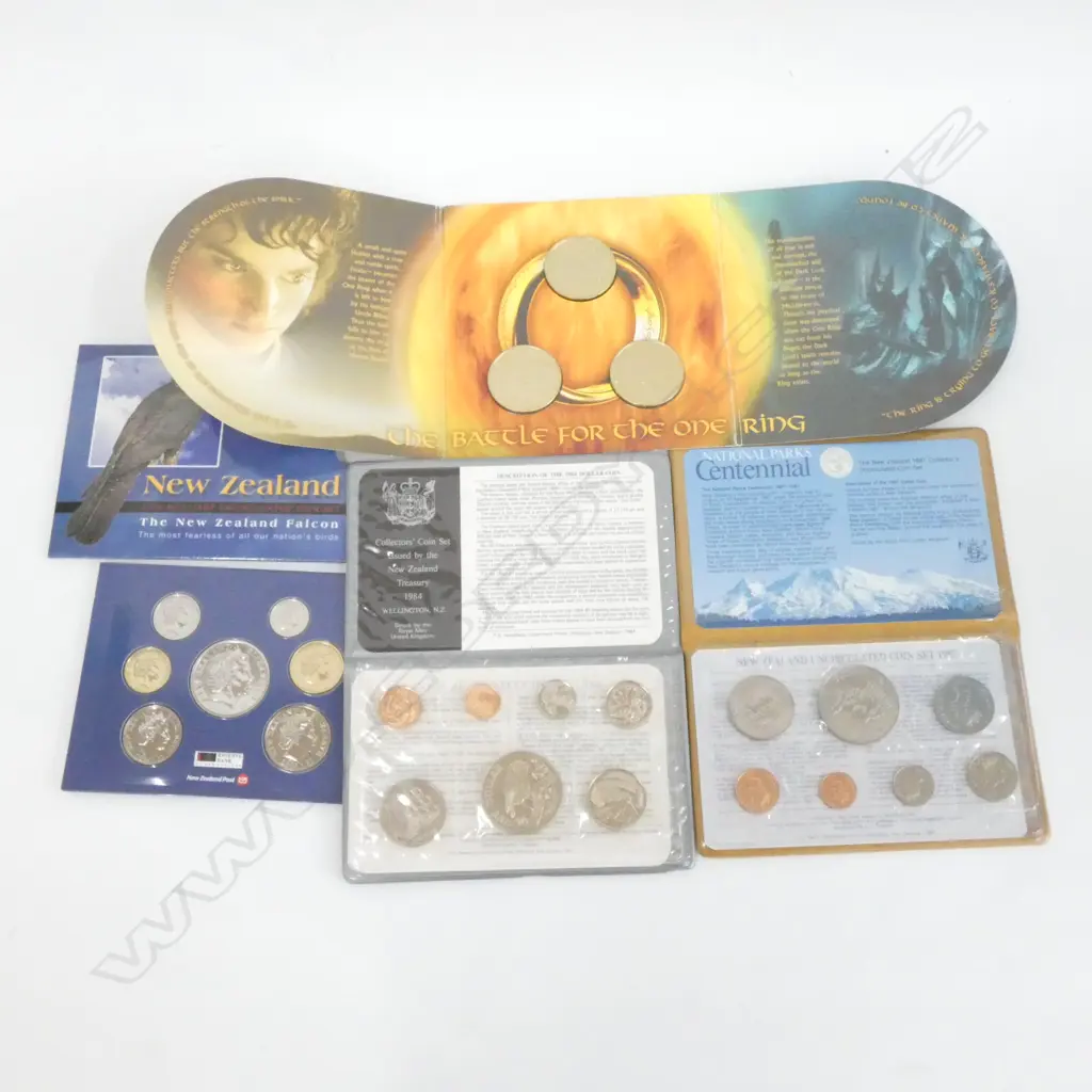 FOUR NZ UNCIRCULATED COIN SETS Image 1++