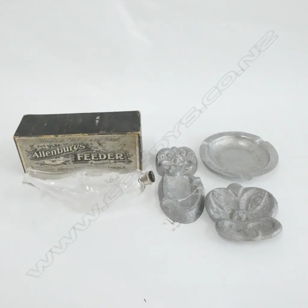THREE PEWTER ASHTRAYS; 2 TIKIS, (LONGEST L. 165MM)1 SINGAPORE & BOXED GLASS FEEDER BOTTLE Image 1++