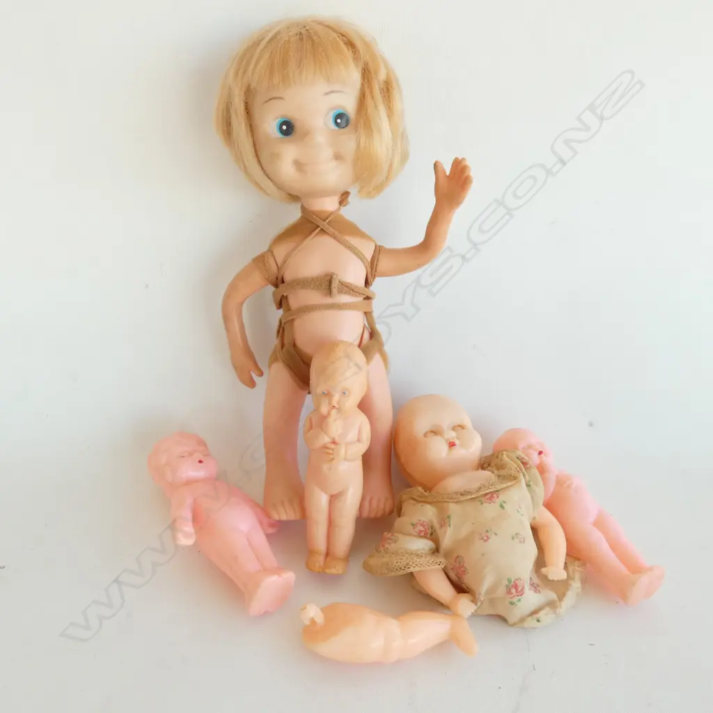 2 VINTAGE JIGSAW PUZZLES + ASST 1940S PLASTIC DOLLS Image 1++