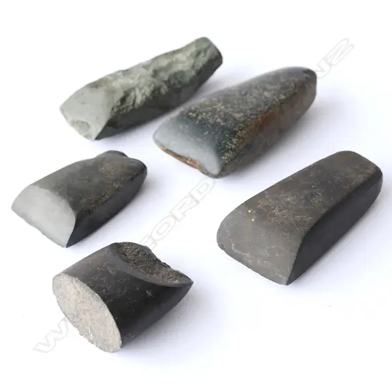5 SMALL OLD PACIFIC STONE ADZES L.95mm TO 45mm