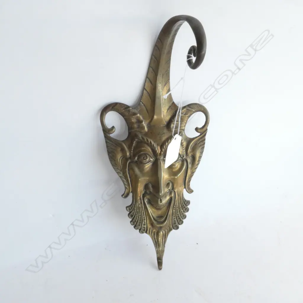 19thC BRASS MASK LAMP BRACKET GEO.III? Image 1++
