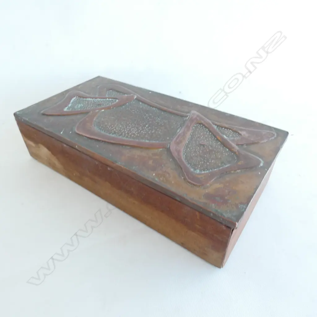 WOODEN BOX WITH COPPER LID  205 X 105 X 50MM Image 1++