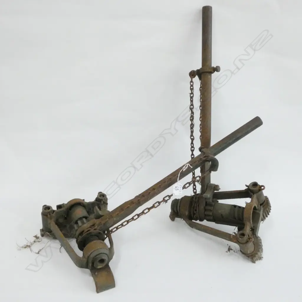 PR OLD FLOORING JACKS ADJUSTABLE CLAMPING ENDS POLE HANDLES Image 1++